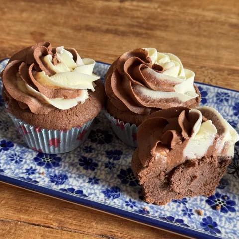 Veel chocolade Cupcake doorsnede