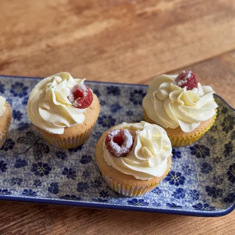 Witte chocolade framboos Cupcake boven